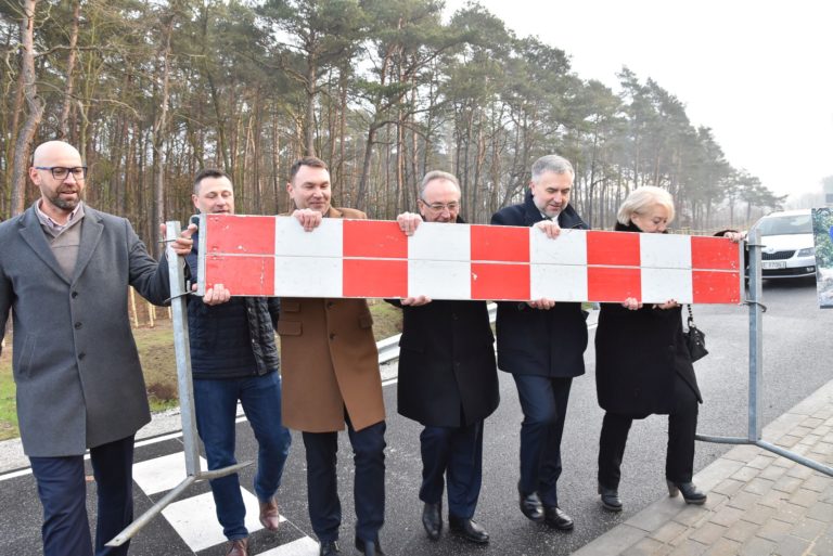 17 grudnia symbolicznie puszczono ruch na nowej drodze w Obornikach