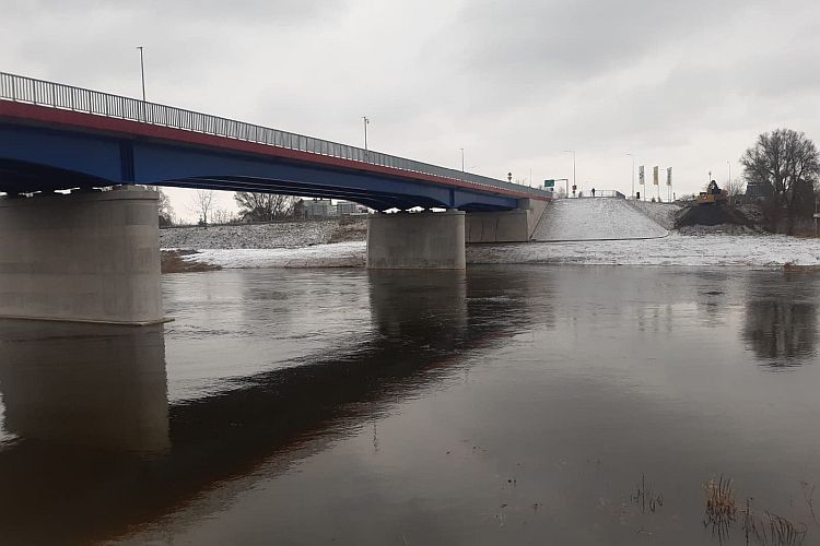 rozbiórka starego mostu w Międzychodzie