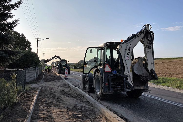 Remont 3-kilometrowego odcinka drogi w Chrząstowie