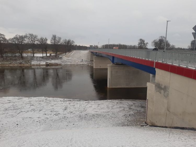 rozbiórka starego mostu w Międzychodzie