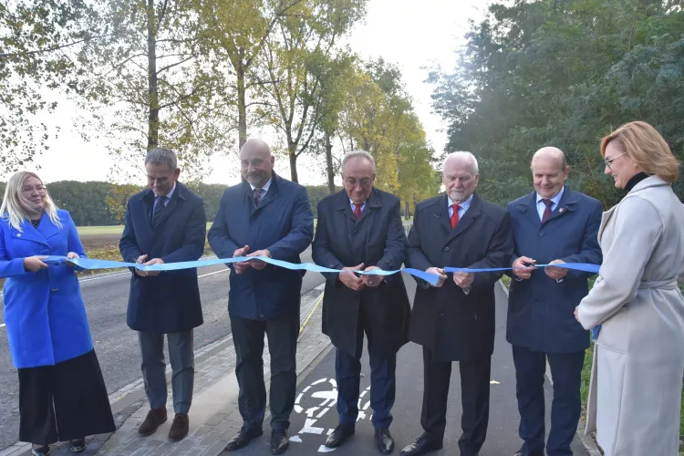 Symboliczne otwarcie nowej drogi dla rowerów na odcinku Grodzisk Wielkopolski – Ujazd