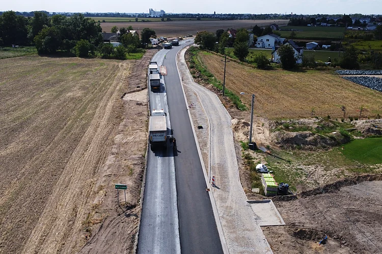 Trwa rozbudowa drogi wojewódzkiej nr 432 na odcinku Środa Wielkopolska - Ruszkowo