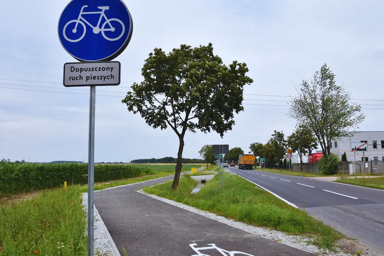 Nowa droga dla rower&oacute;w na odcinku Krzywiń &ndash; Jerka