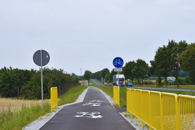 Nowa droga dla rower&oacute;w na odcinku Krzywiń &ndash; Jerka