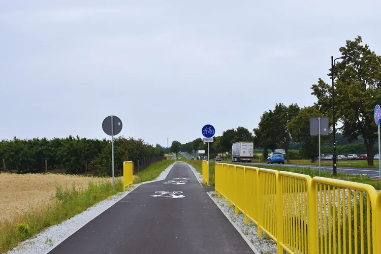 Nowa droga dla rower&oacute;w na odcinku Krzywiń &ndash; Jerka