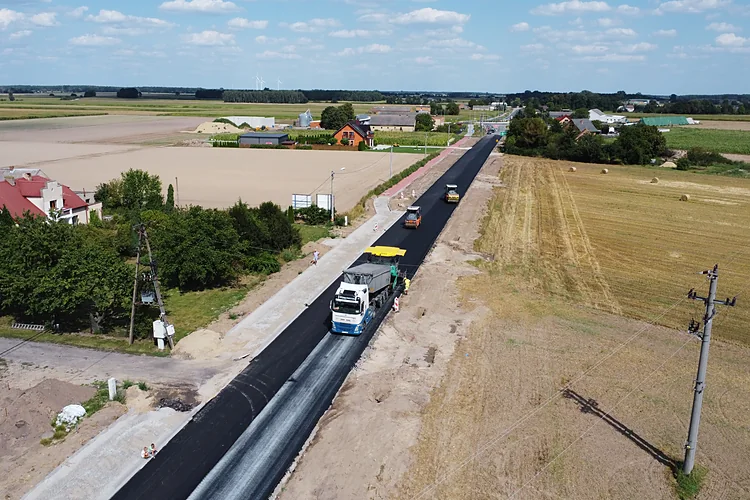 Trwa rozbudowa drogi wojew&oacute;dzkiej nr 432 na odcinku Środa Wielkopolska - Ruszkowo