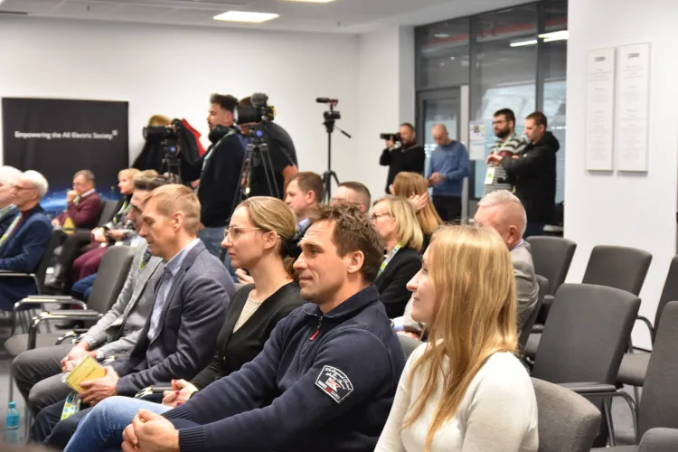 otwarcie nowego odcinka drogi wojew&oacute;dzkiej nr 305