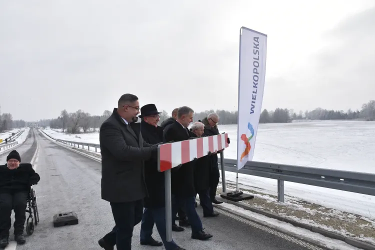 otwarcie nowego odcinka drogi wojew&oacute;dzkiej nr 305